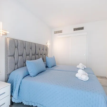 아파트 In Puerto Marina With Sea Views, First Line,