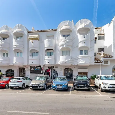 아파트 In Puerto Marina With Sea Views, First Line,