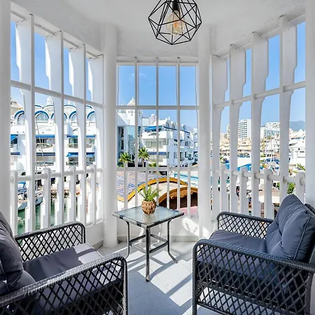 아파트 In Puerto Marina With Sea Views, First Line,