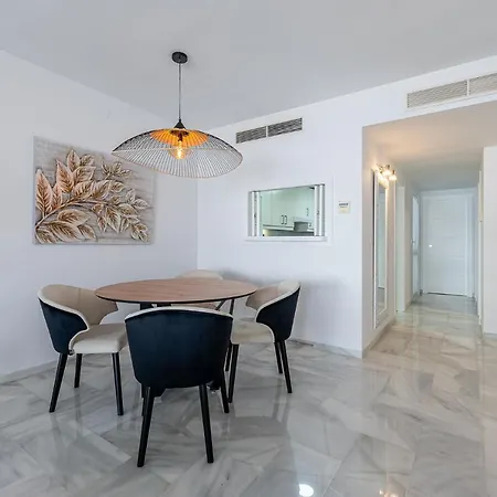 아파트 In Puerto Marina With Sea Views, First Line, 베날마데나코스타